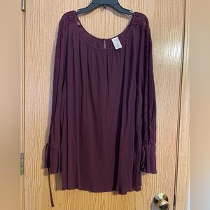 Tunic top with detailed sleeves with lace